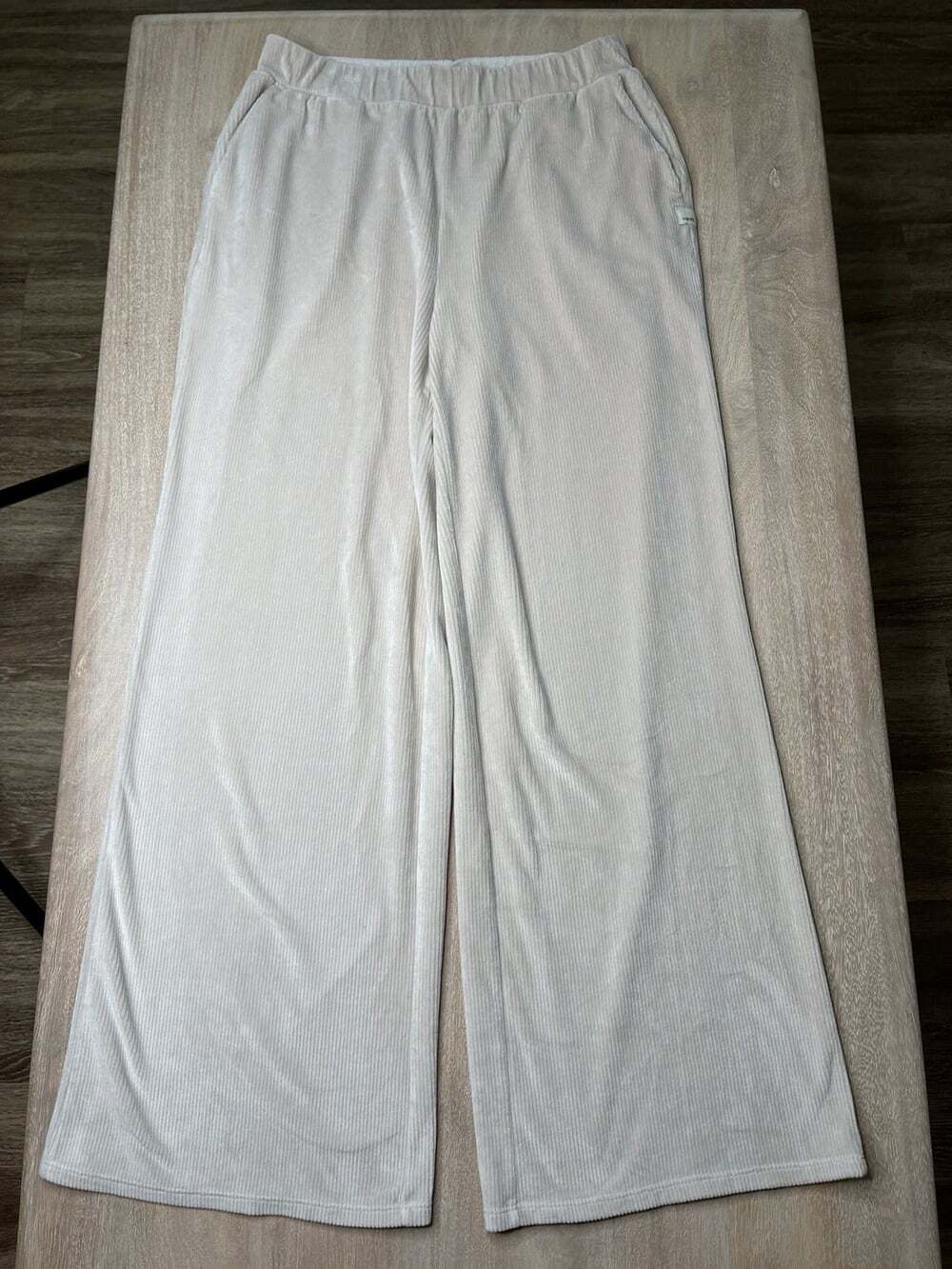 Vuori Haven Corduroy Wide Leg Pant in Bone Beige Size Medium